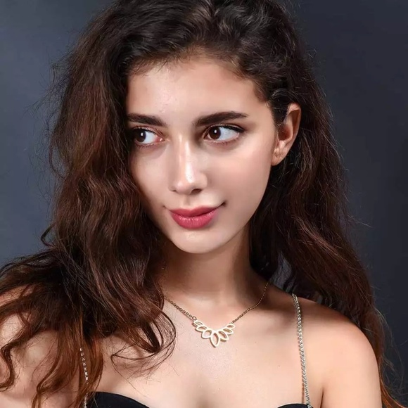 Lotus Necklace - Picture 6 of 6